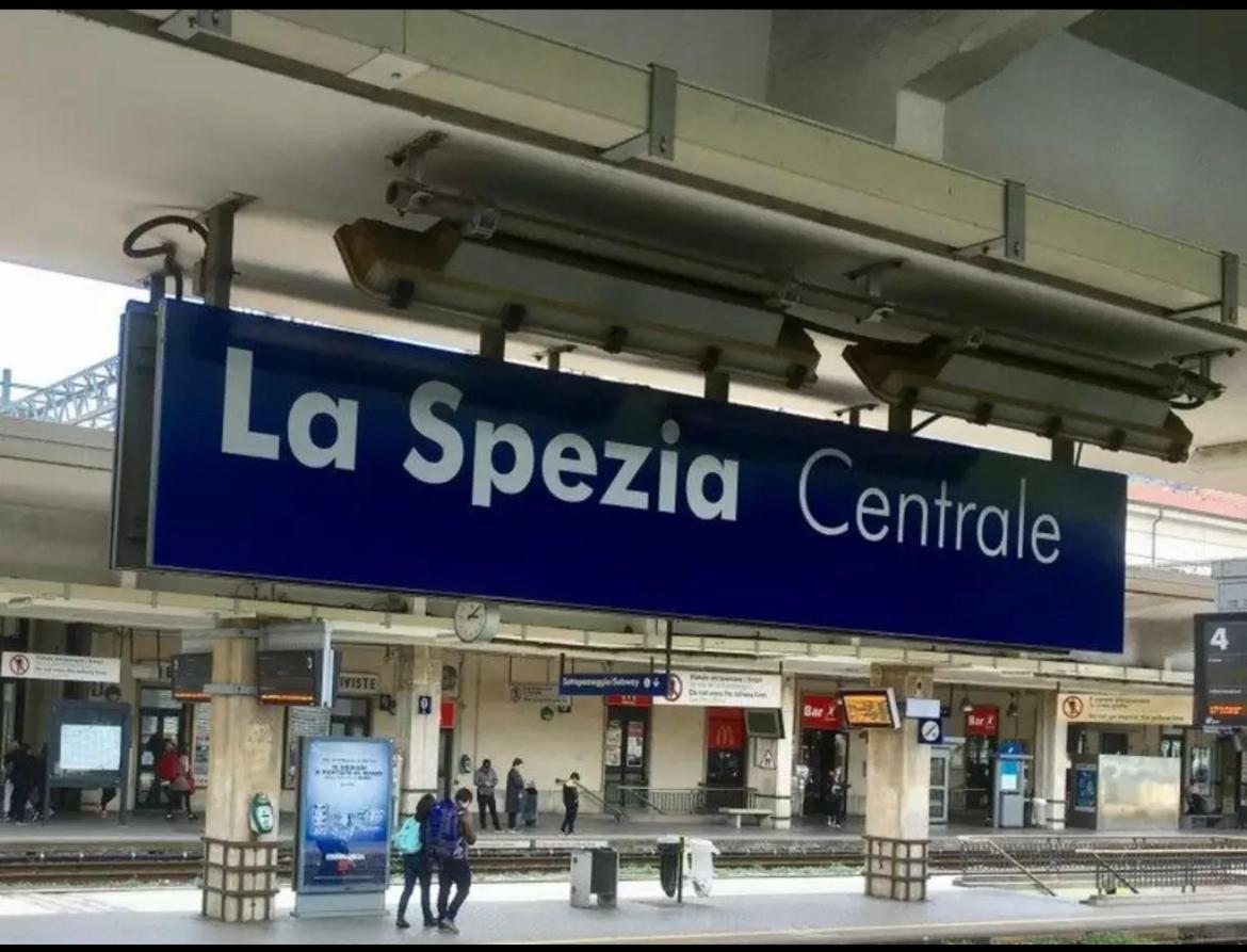 La Gatta - Appartamento Al Centro Di La Spezia Extérieur photo