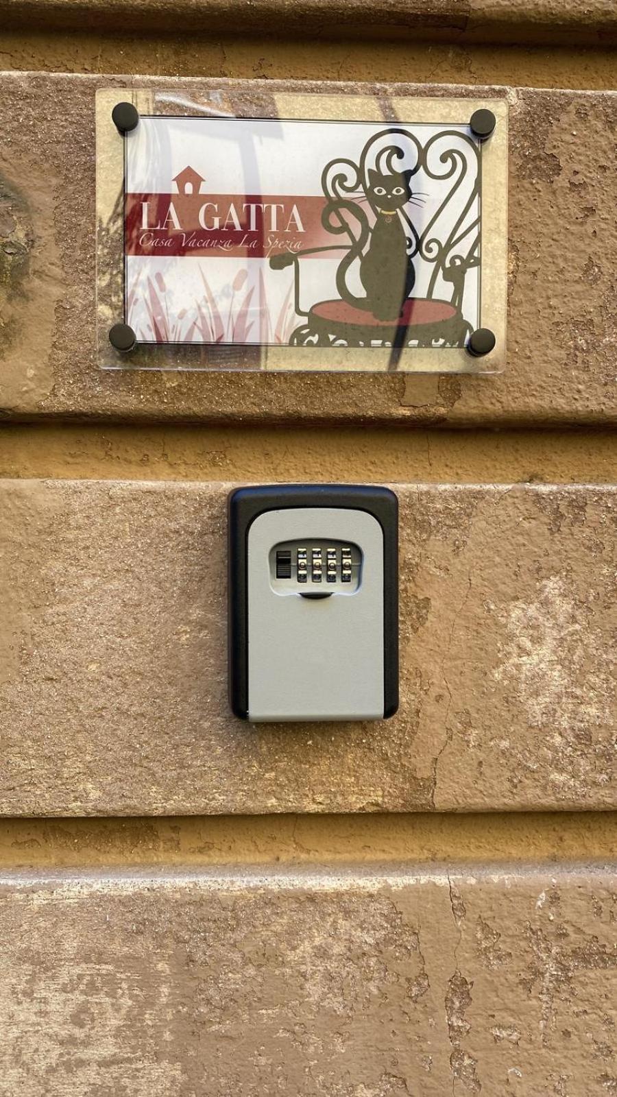 La Gatta - Appartamento Al Centro Di La Spezia Extérieur photo